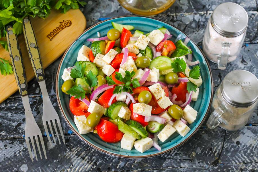Греческий салат с сыром сиртаки (классический рецепт)
