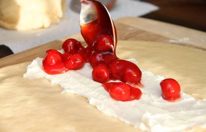 Вишневый пирог из дрожжевого теста - пошаговый рецепт с фото на taimyr-expo.ru