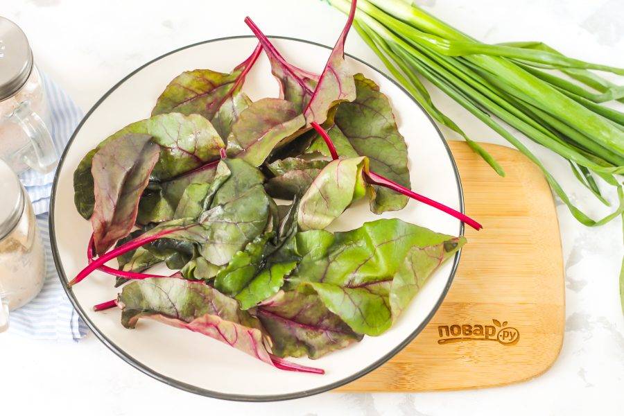 Горячий салат из свекольной ботвы – кулинарный рецепт