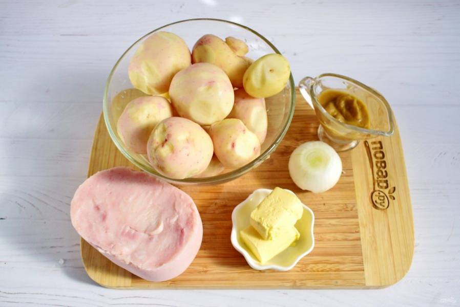 1.    Картофель и лук вымойте, очистите.
