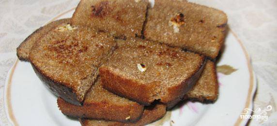Гренки из бородинского хлеба с чесноком