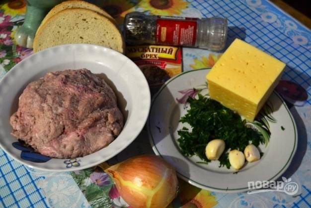 Подготовим необходимые продукты для приготовления фрикаделек в сырной шубке.