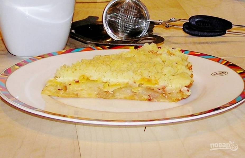 Дайте готовому яблочному пирогу с сыром Гауда полностью остыть и только тогда доставайте из формы.
Подавать можете с чаем или кофе.
Приятного аппетита!