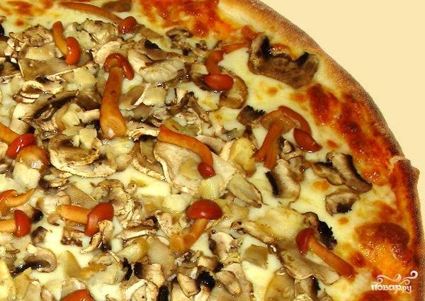 Рецепт пиццы с оливками, колбасой и грибами шампиньонами + соус и тесто - the Вкусно