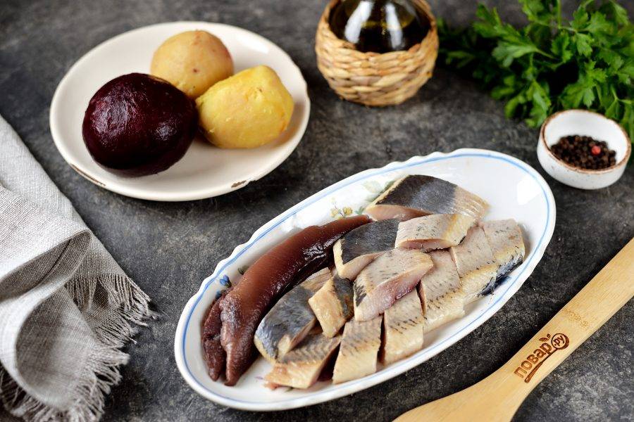 Сельдь с картофельным пюре и соусом из сушеных фруктов: рецепт по-норвежски