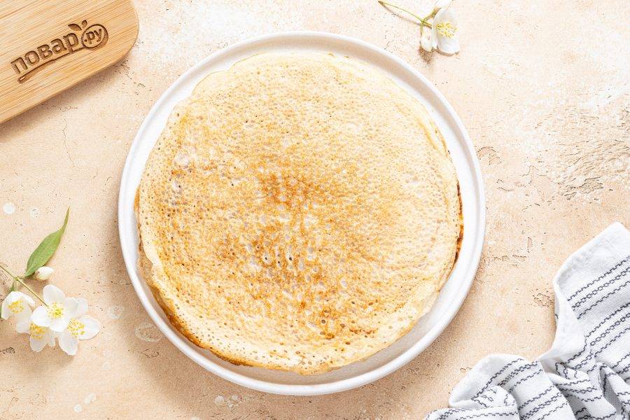 Готовые блинчики сложите стопочкой.