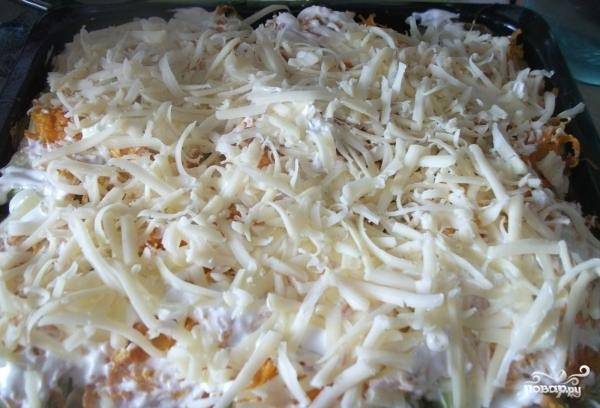 12. Посыпать тертым сыром. И поставить в духовку, пока сыр не расплавится.