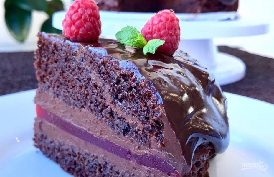 Шоколадный торт с малиновым мармеладом