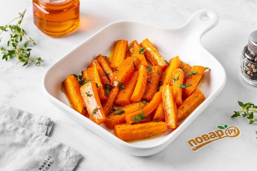 Перед подачей посыпьте морковь мелко порубленной петрушкой. Приятного вам аппетита!