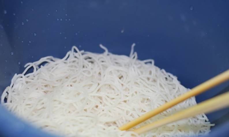 Рисовая лапша с овощами и грибами — рецепт с фото пошагово