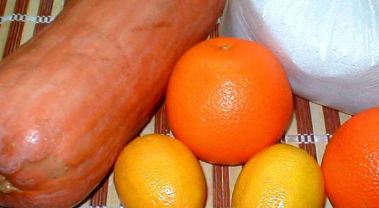 Тщательно промываем тыкву, лимоны и апельсины.