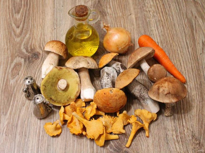 Подготовьте все необходимые ингредиенты для приготовления грибной икры через мясорубку на зиму.