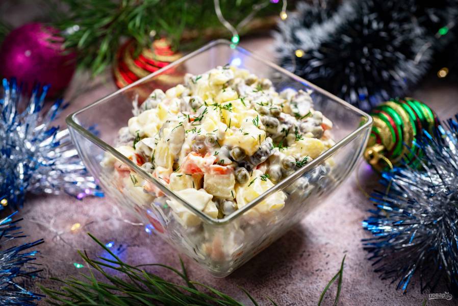 Салат "Оливье" новогодний