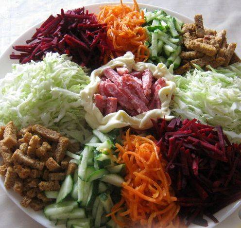 салат с фасолью и сухариками и колбасой с морковью рецепт с фото пошагово | Дзен