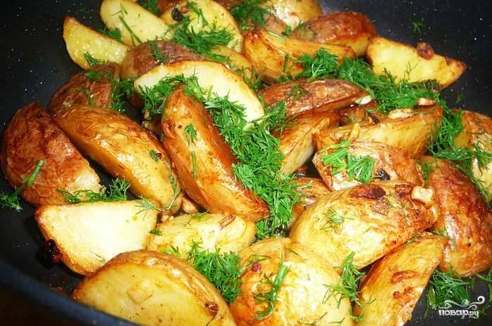 Картофель по-деревенски с чесноком