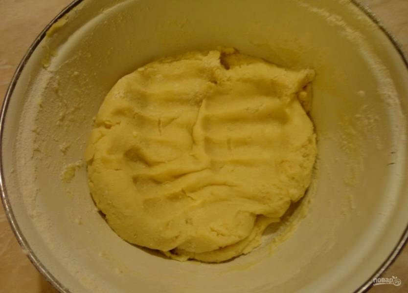 4.	Вымешиваю тесто, получается мягкий и упругий замес.