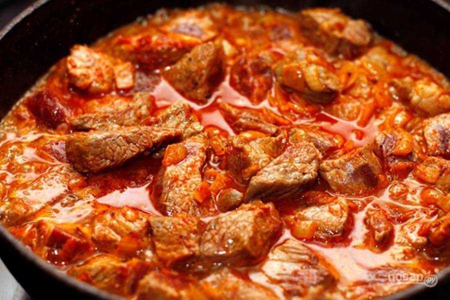 Поджарка из свинины: рецепт на сковороде с луком и морковью