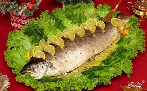 Красная рыба запеченная в духовке с лимоном