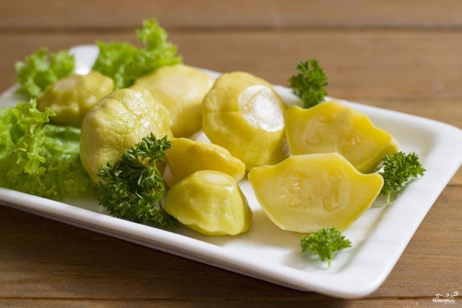 7. Готовые патиссоны подаются в качестве овощного блюда к картофелю и мясу.