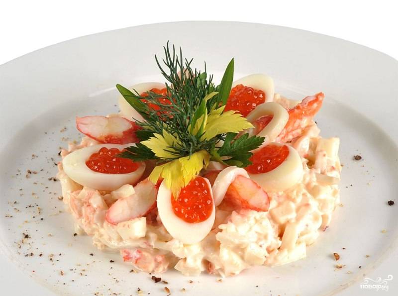 Салат «Царский» с красной икрой и креветками — рецепт с фото пошагово