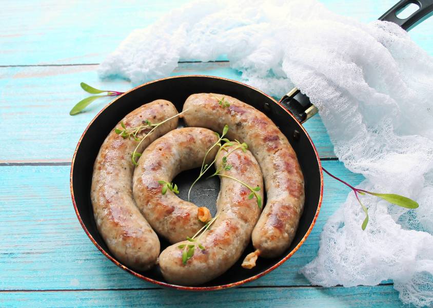 Домашние колбаски для жарки на сковороде из мяса и грибов