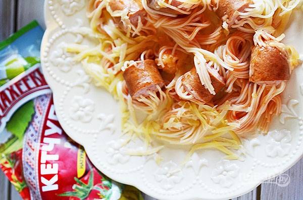 Лучший рецепт спагетти в сосисках, с сыром и кетчупом