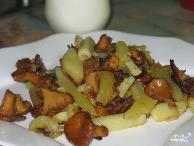 Картошка со свежими грибами жареная