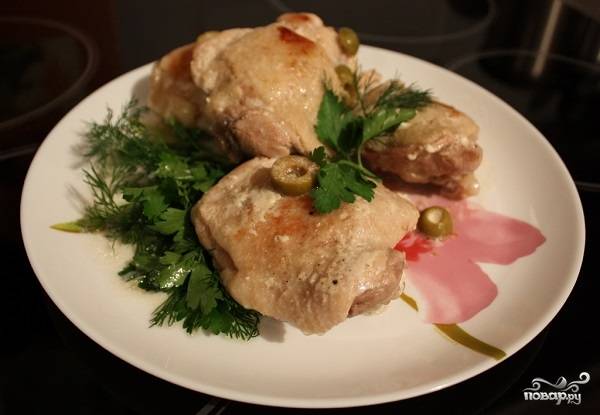 Тушеные куриные бедра - рецепт с фото на hb-crm.ru