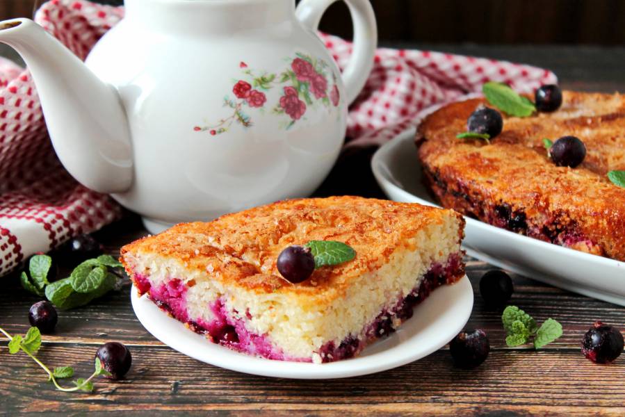 Пирог с черной смородиной – 8 рецептов в духовке с фото пошагово