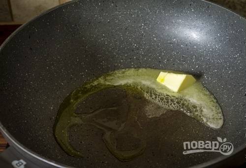 Говядина в луковом соусе на сковороде