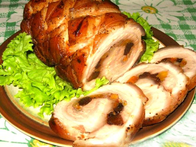 Как приготовить свиной рулет с курагой: пошаговый рецепт с видео