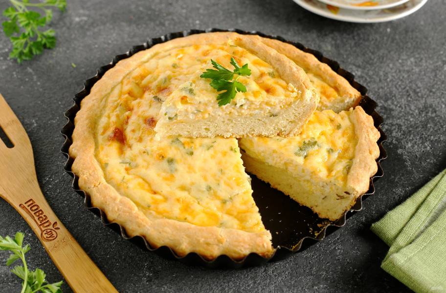 Пирог с яйцами, сыром и беконом - пошаговый рецепт с фото на уральские-газоны.рф