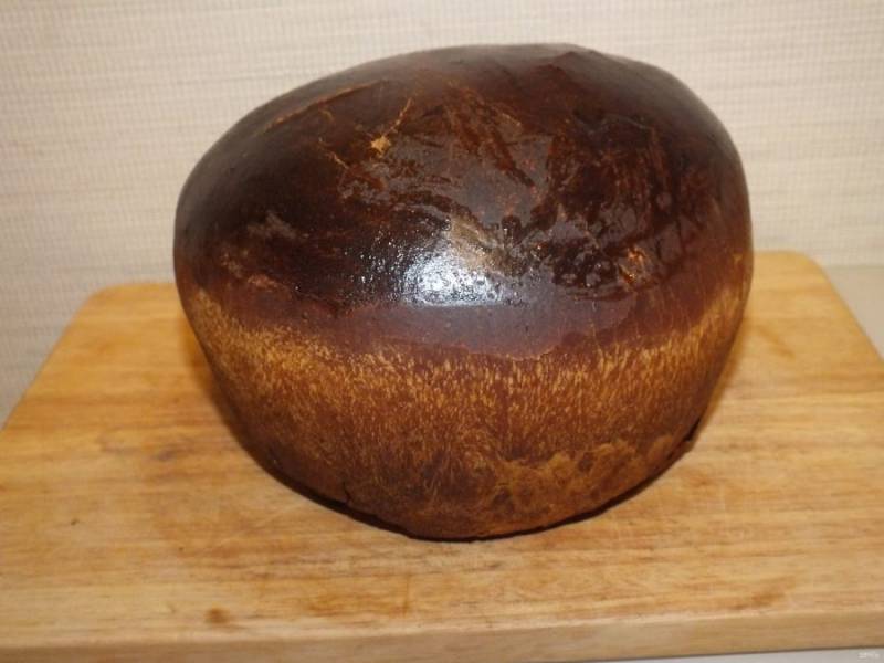 Готовый хлеб извлеките из формы и остудите.
