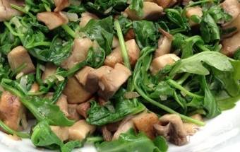 Первый рецепт — салат с языком, шампиньонами и маринованными огурцами