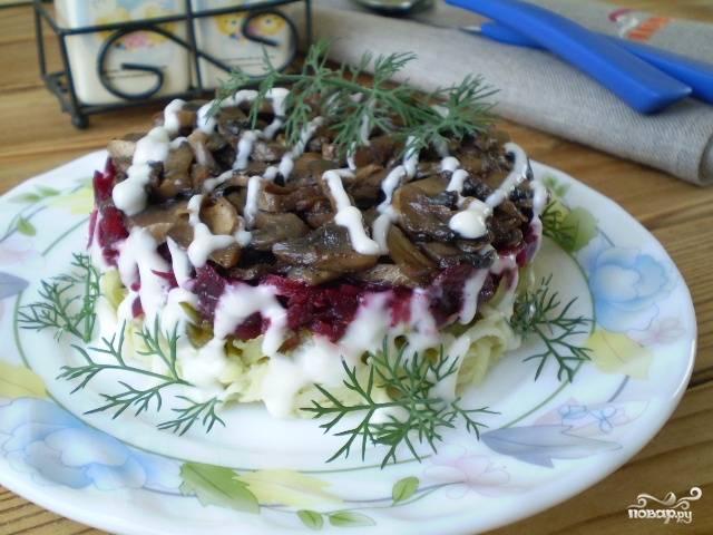 Салат с грибами жареными слоями - пошаговый рецепт с фото на zelgrumer.ru