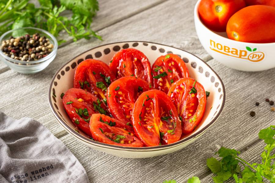 Быстрые маринованные помидоры в банке: самый популярный рецепт ТикТока