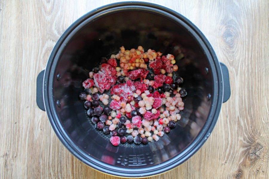 Вариант 1: Классический рецепт компота из замороженных ягод