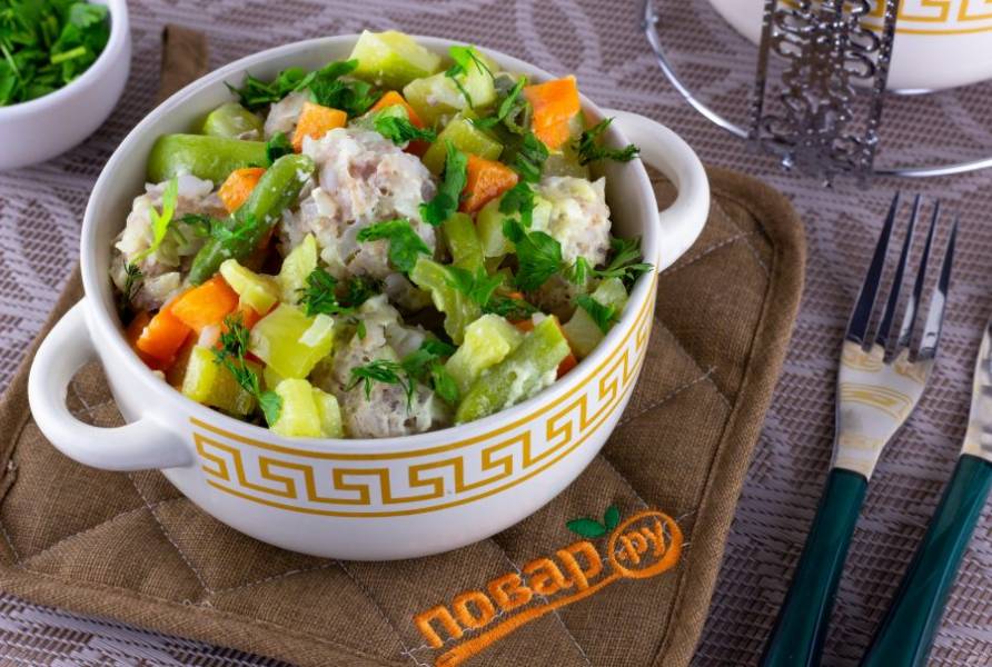 Проще не бывает: тушеное мясо с овощами в одной кастрюле