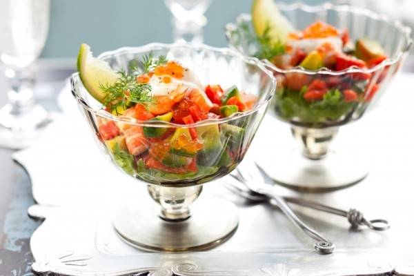 Праздничный порционный салат в креманках с креветками – пошаговый рецепт приготовления с фото