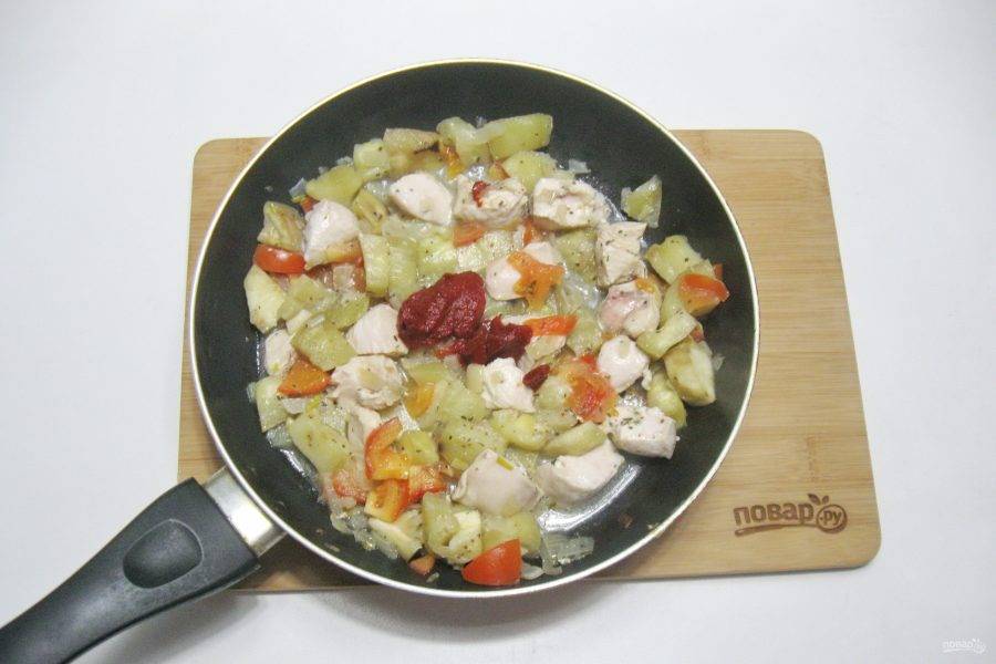 Добавьте томатную пасту и если она очень кислая, то и сахар по вкусу.
