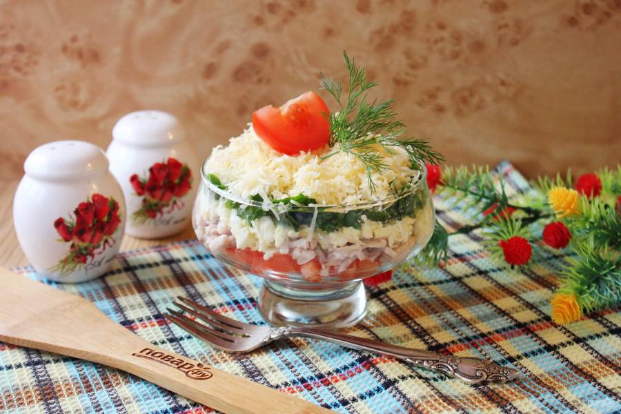 Салат «Сытный» с курицей, картошкой, сыром и помидорами