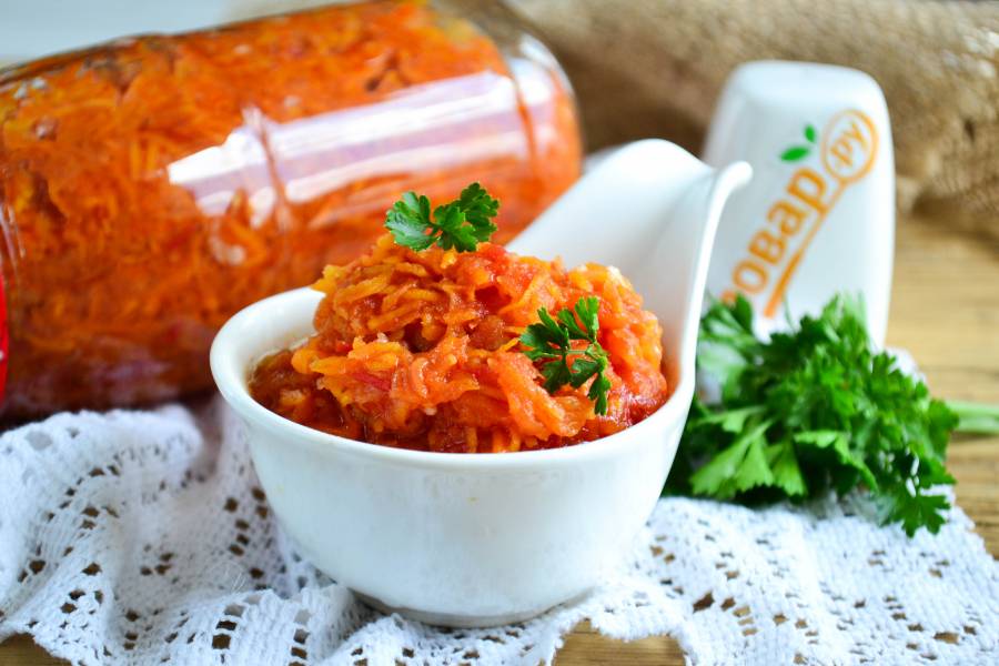 Салат на зиму на закуску из перца, помидоров, моркови и лука простой рецепт пошаговый