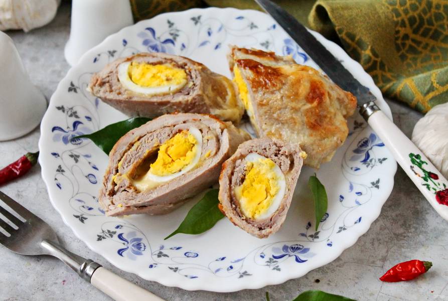 Мясной рулет с яйцом в духовке — рецепт с фото пошагово