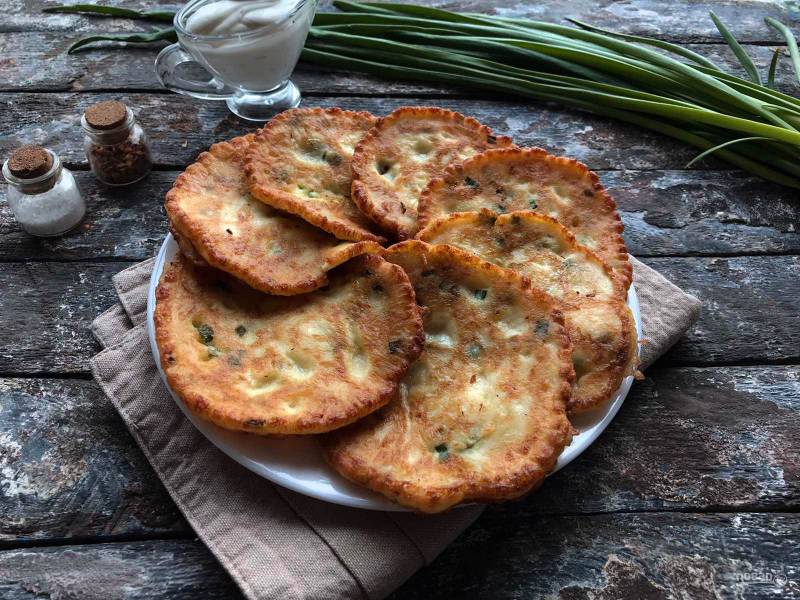 Сметанные лепешки с разными начинками – кулинарный рецепт