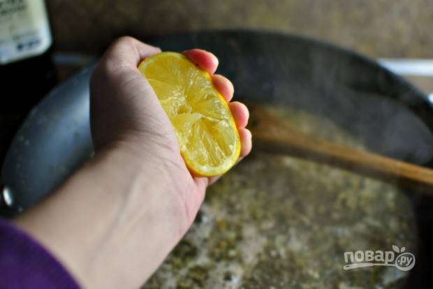 6. Добавьте сок лимона и немного цедры для аромата. 