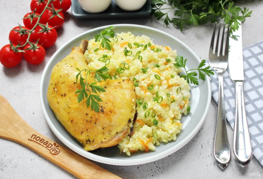Как вкусно запечь курицу с рисом на противне в духовке?
