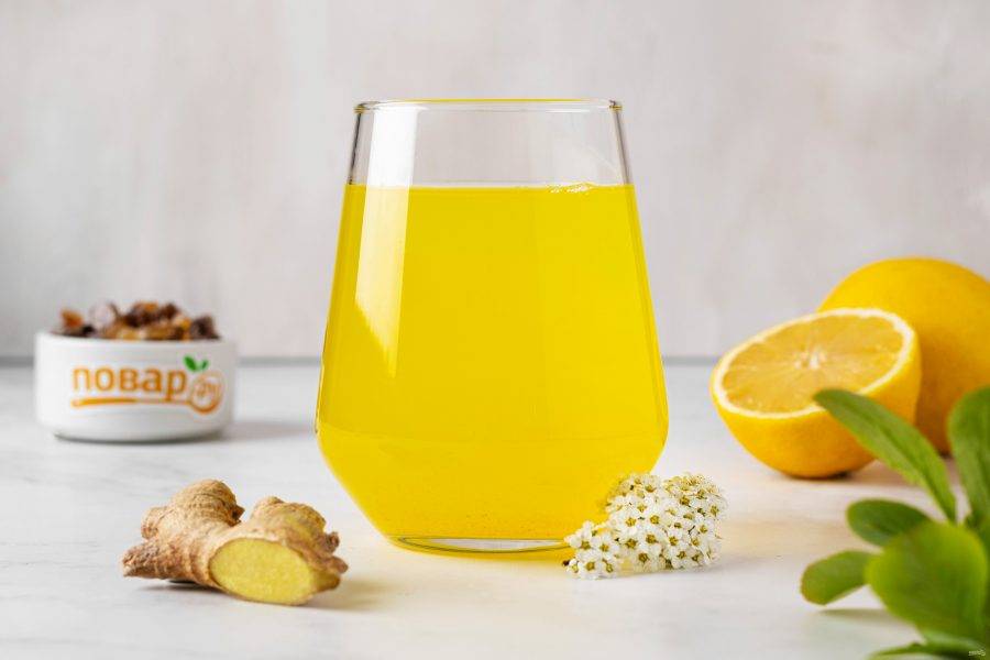 Имбирный напиток с лимоном и мёдом готов.
