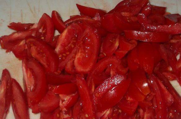 0,75 кг. помидоров — нарезать соломкой.