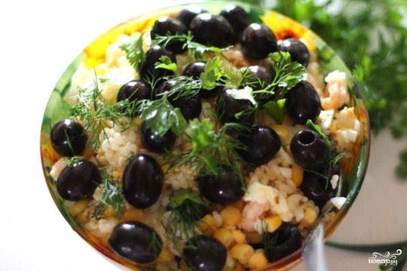 Салат из крабовых палочек с рисом и овощами