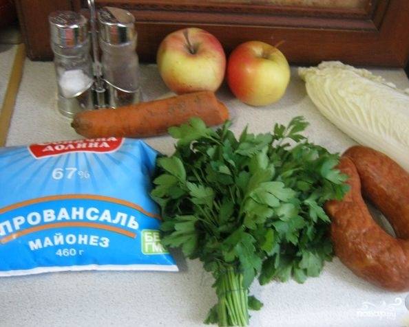 1. Собираем все необходимые продукты для салата.